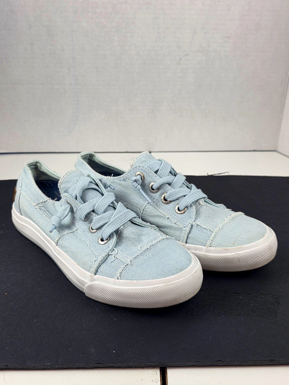 Blowfish Malibu Women’s Size 8 Light Blue Denim Canvas Lace